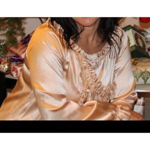🔥🔥Patrizia Pepe Gold Ruffled Long Sleeve Blouse 94% silk